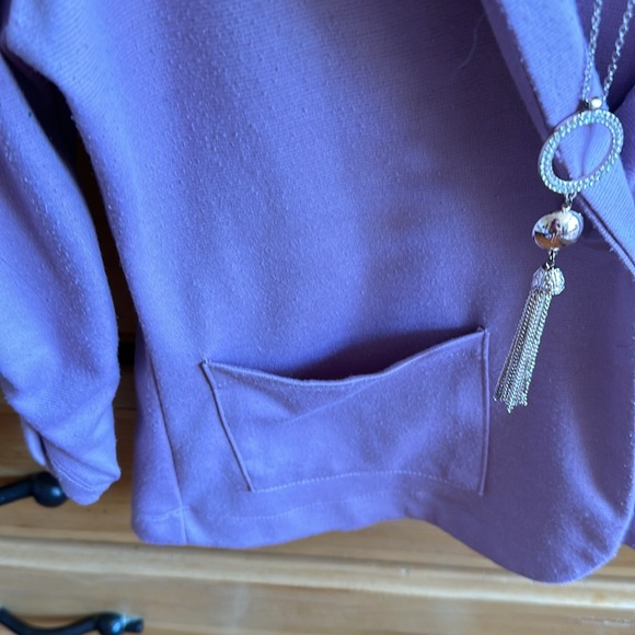 Light purple blazer. Size S. Accessory included. - Picture 3 of 4